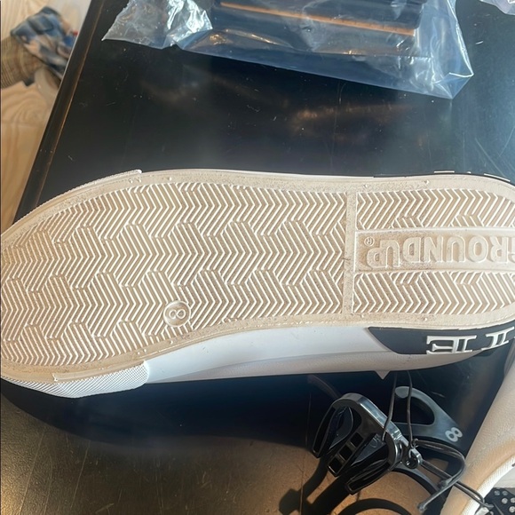 Disney White and Black Sneakers with Minnie Mouse Design women’s size 8 new - Picture 6 of 6